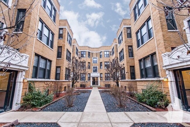Photo - 723 W Barry Ave Apartments Unit #  0A3
