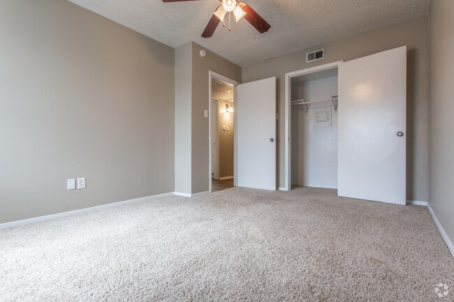 2 BR, 1 BA - 793 SF - B2