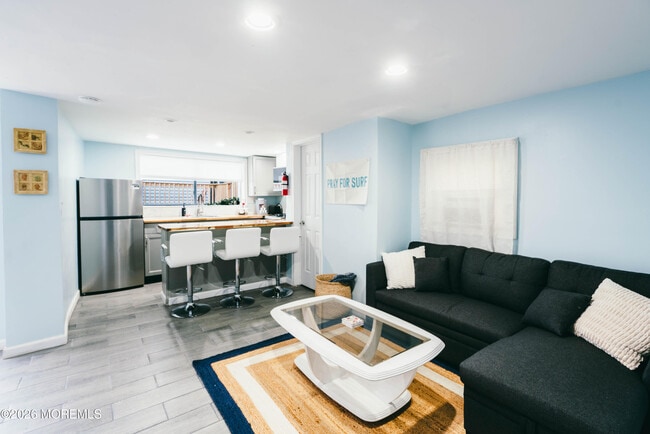 Building Photo - 13 Decatur Ave Unit B