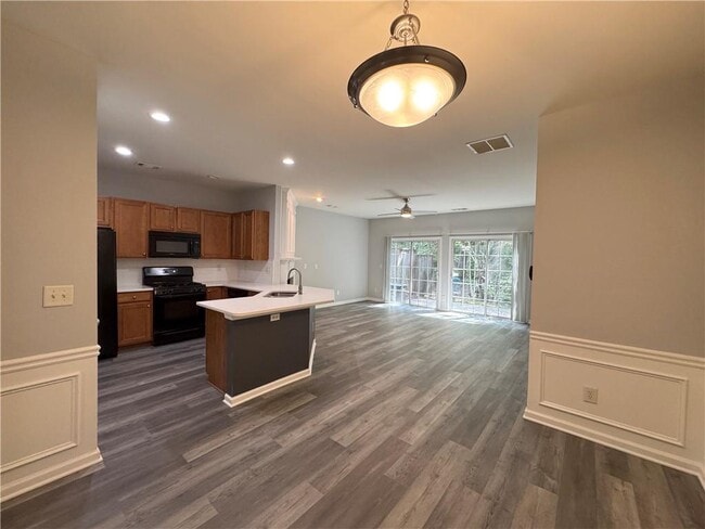 1976 Hailston Dr NW