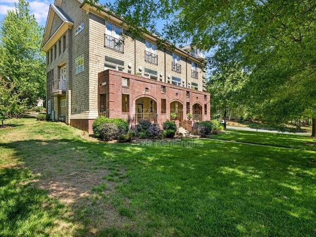 Building Photo - 1166 Park West Dr