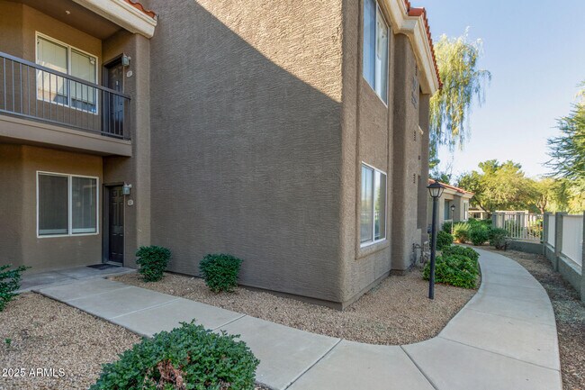 Building Photo - 2929 W Yorkshire Dr Unit 1104