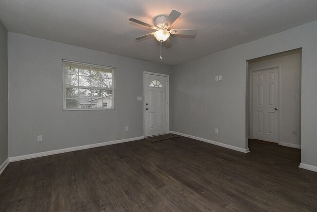 Photo - 496 Loraine Cir