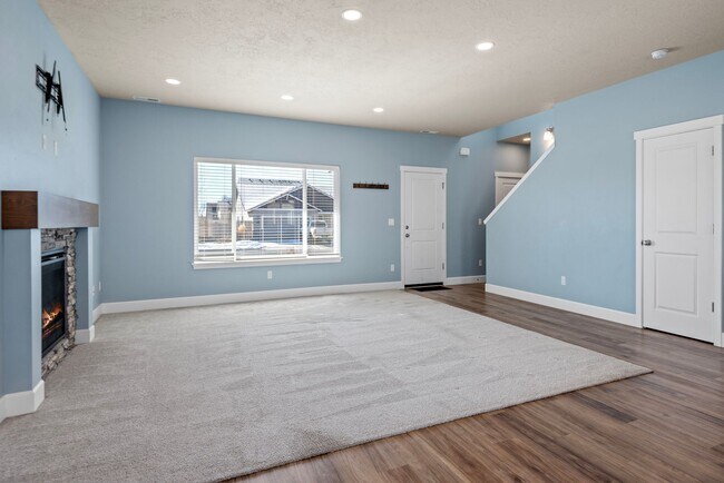 280 NW Double Eagle Ave