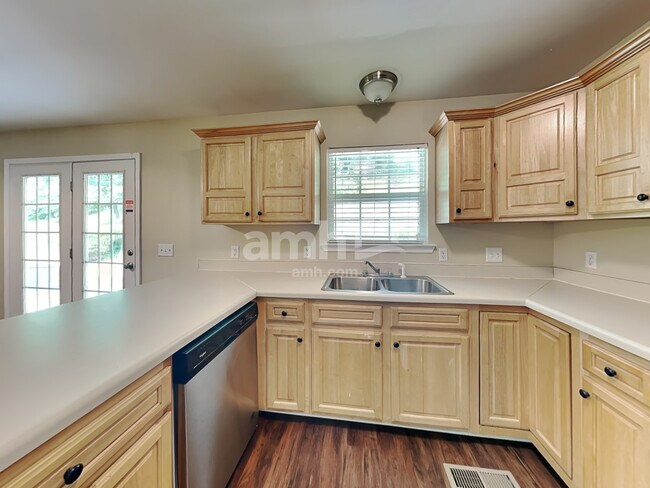 Photo - 1335 Georgetown Dr