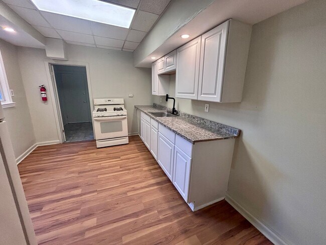Photo - 4 bedroom home on Division st