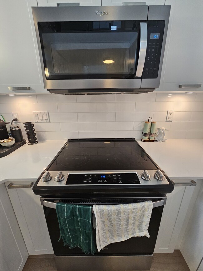 Photo - 22562-22121 121 Ave