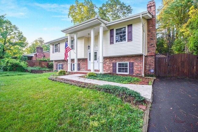 Building Photo - 948 Ficklen Rd