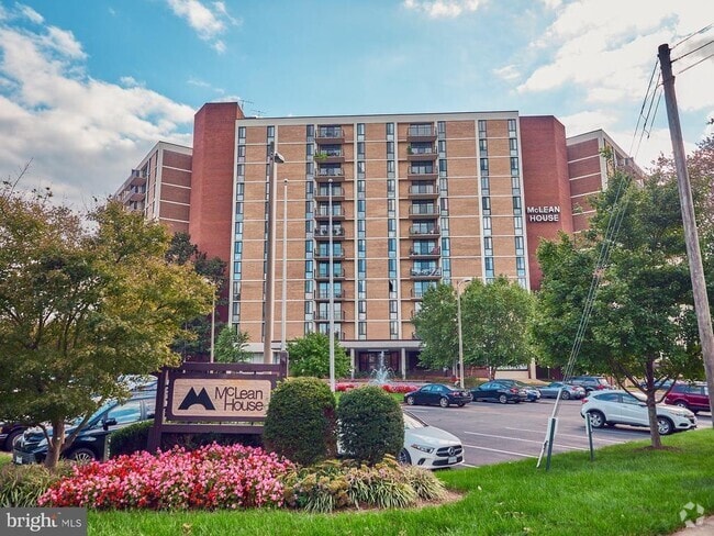 Building Photo - 6800 Fleetwood Rd Unit 312 Rental