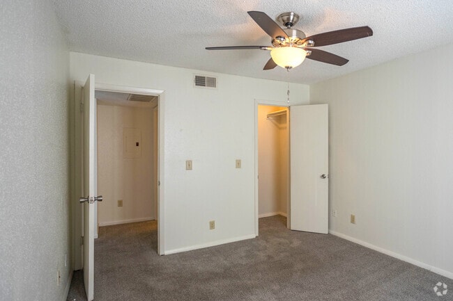 1BR, 1BA - 660SF - Cimarron Trails Apts.