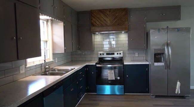 Kitchen - 1513 Holbrook St House