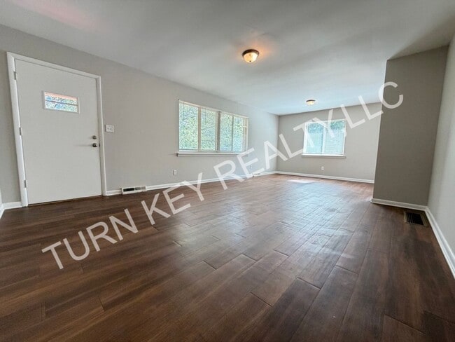 Photo - 320 Park Rd
