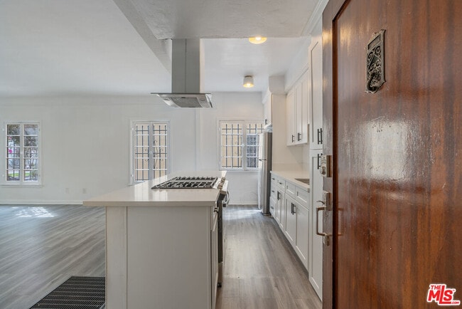 Photo - 351 N Sierra Bonita Ave Unit APT 1