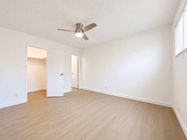 14315 Chandler Blvd