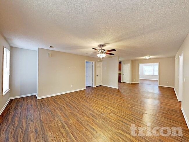 Photo - 204 Winslow Way