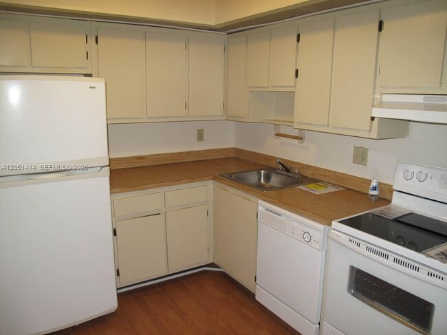 Building Photo - 9632 S Belfort Cir Unit 204