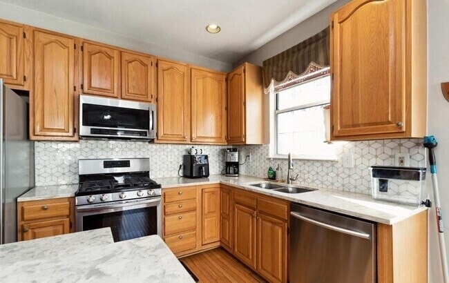 Kitchen - 47603 Comer Sq