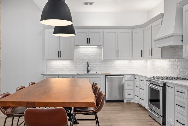 Photo - 2 Pinnacle Club Dr