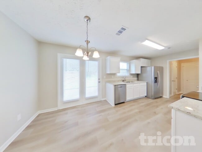 Photo - 1109 Shallowbrook Trail S