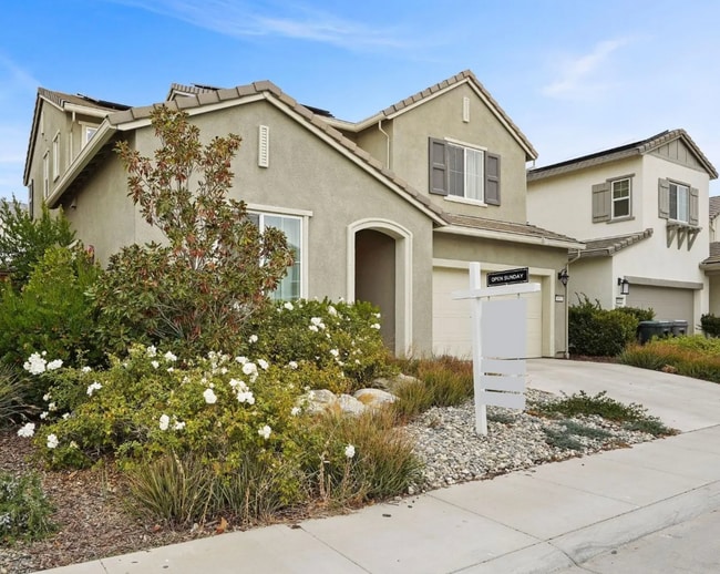 Building Photo - WOW! Former Roseville Model Home 4/3 + SOLAR! Please read entire ad for viewings!