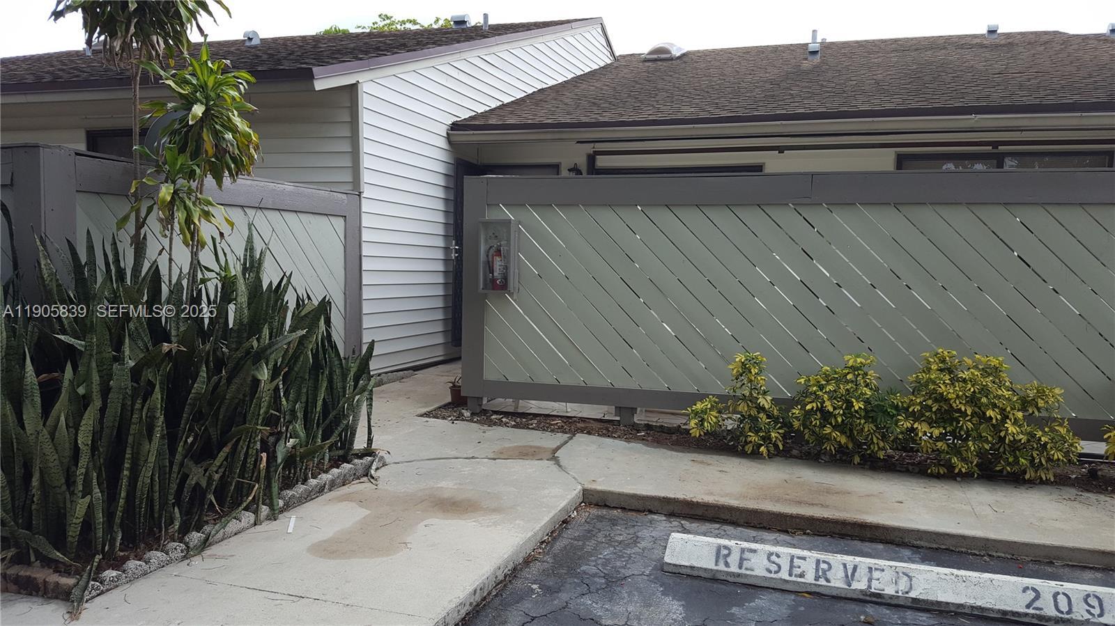 Photo - 3637 NW 99th Terrace Unidad 9B