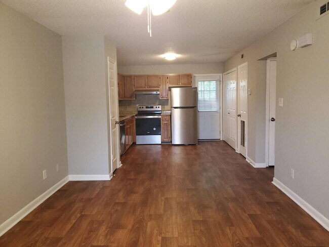 2-Bed Apartment in Decatur's Heart – Your Cozy Retreat Awaits!"