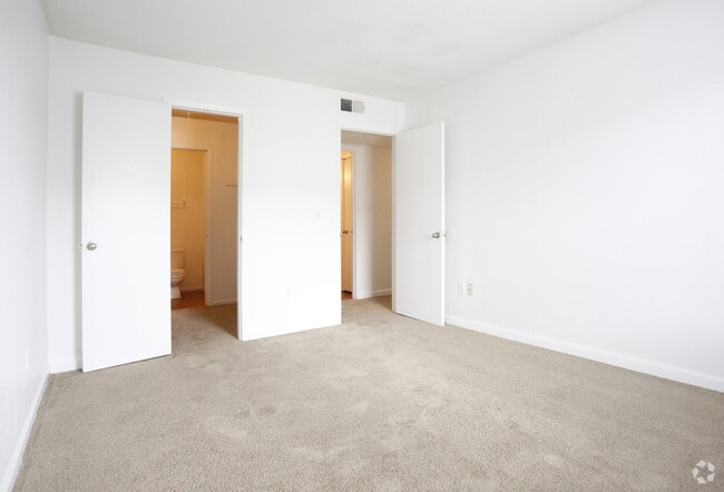 2BR/1BA -1000SF