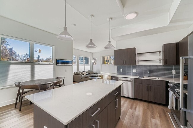 Building Photo - Turnkey 2 BDR Condo in the Heart of Boulder