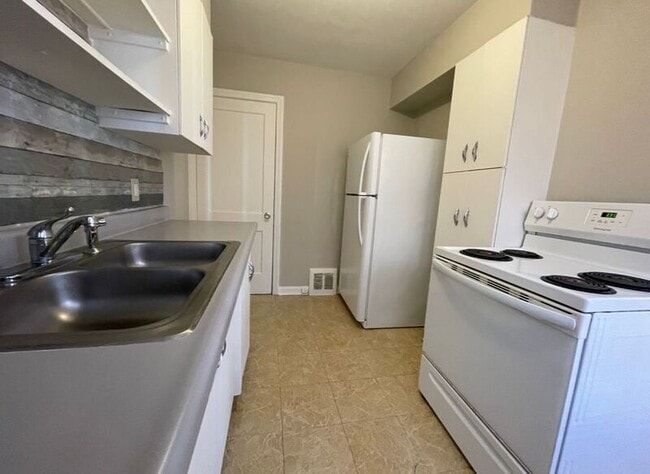 Photo - 1818 S Vermont Ave