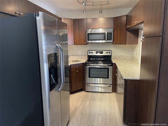 Photo - 2114 SW Silver Pine Way Unidad 121-F1