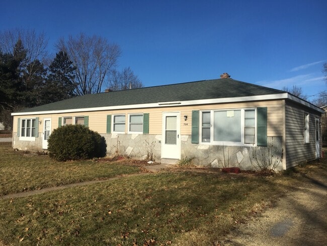 Building Photo - 702/704 E Division St. Unit 704