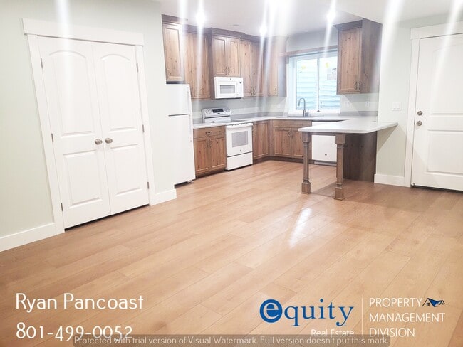 3076 N 325 W