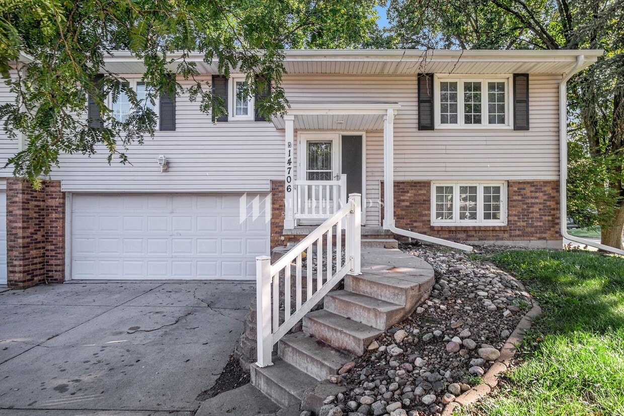 Millard Split Entry Duplex! - Millard Split Entry Duplex!