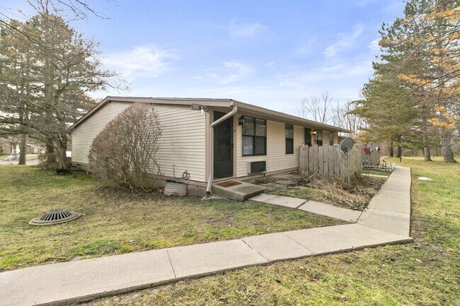 Photo - Forest View Apartments (Metro Lansing Investments LLC)