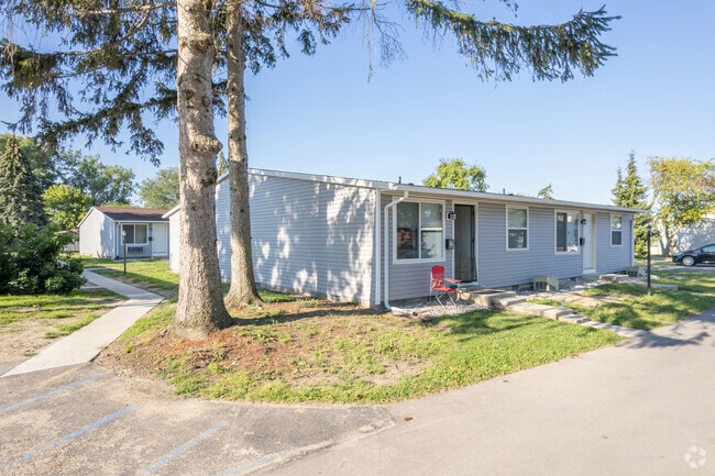 Photo - Lamplight Court Apartments
