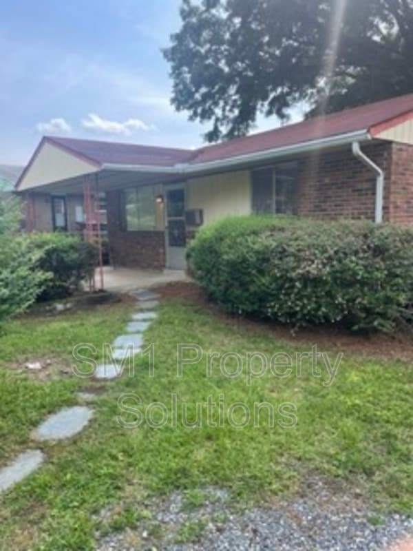 Photo - 2212 Willow Rd