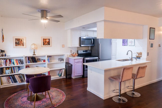 Photo - 2505 Wedglea Dr Unit 208
