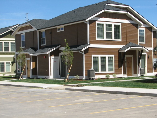 Sawtooth Village - Sawtooth Village Apartments