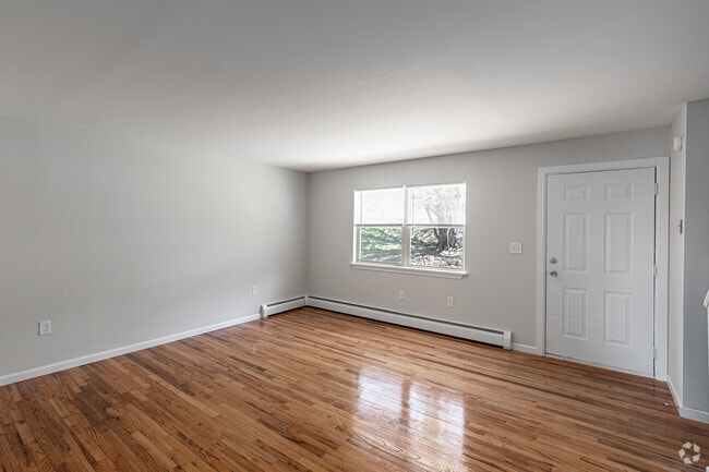 3BD, 1BA Townhouse (1026sqft) - Living Room