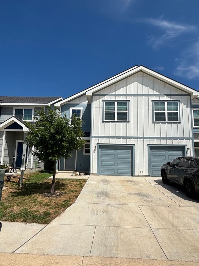 Photo - Luxury Townhome in Stadium Pointe NW San Antonio