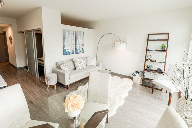 Apartamentos en Seattle - Icon Apartments - Comedor, sala de estar, dormitorio y entrada - Icon Apartments