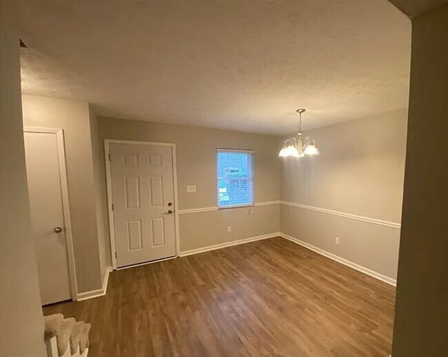 Photo - 3099 Reeves St