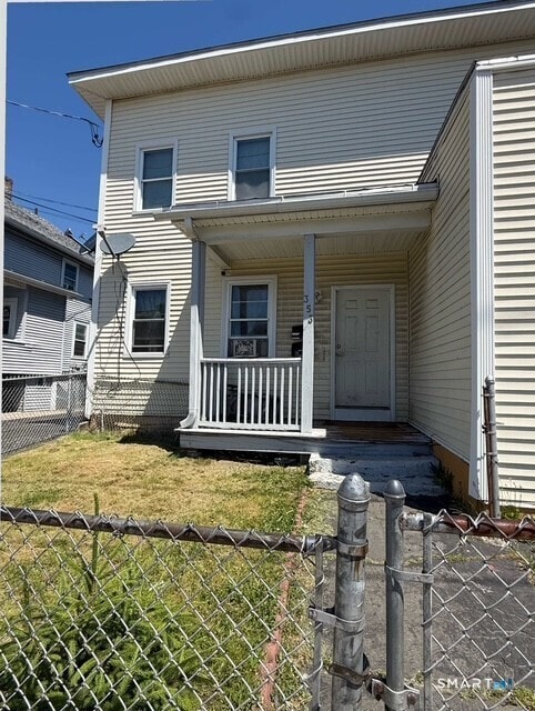 Building Photo - 353 Ogden St Unit 2