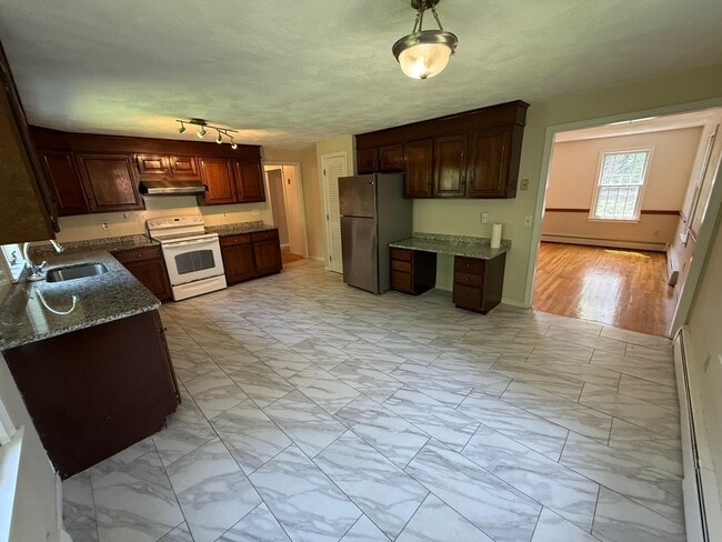 Building Photo - 5 Freeman Cir Unit 5 Freeman Cir., Lexington