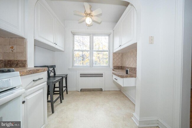 Photo - 232 Stoneway Ln