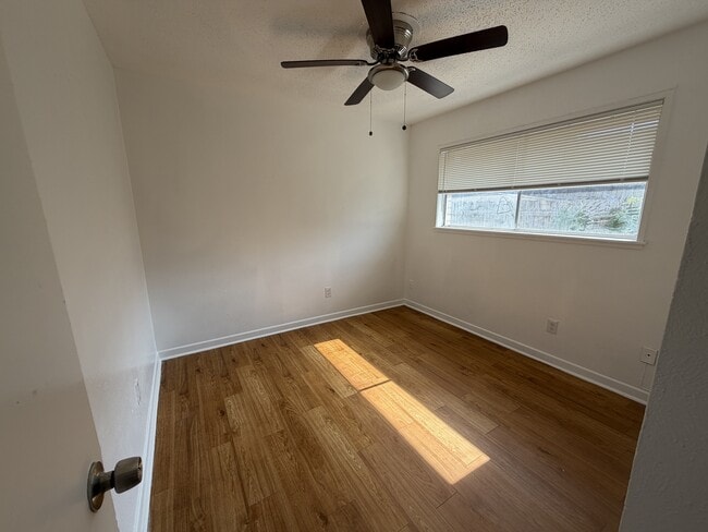 Photo - 2910 Lourdes St