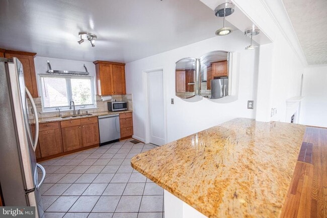 Photo - 520 S Carlin Springs Rd