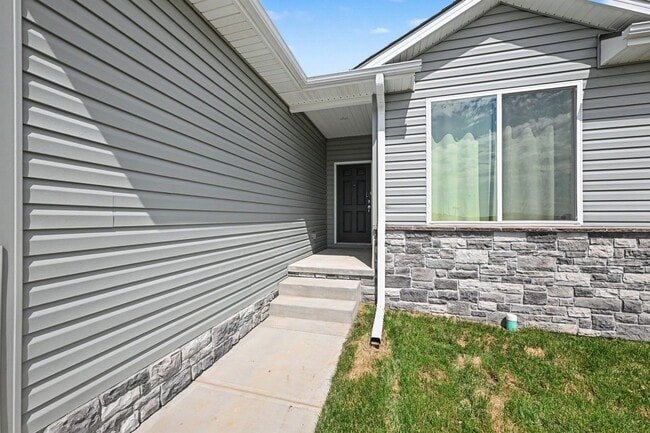 Photo - 6852 Portage Dr