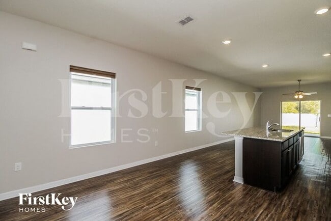 Photo - 3009 Nova Scotia Wy