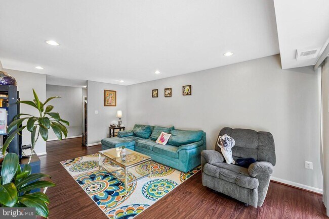 Photo - 9743 Kings Crown Ct Unit 202